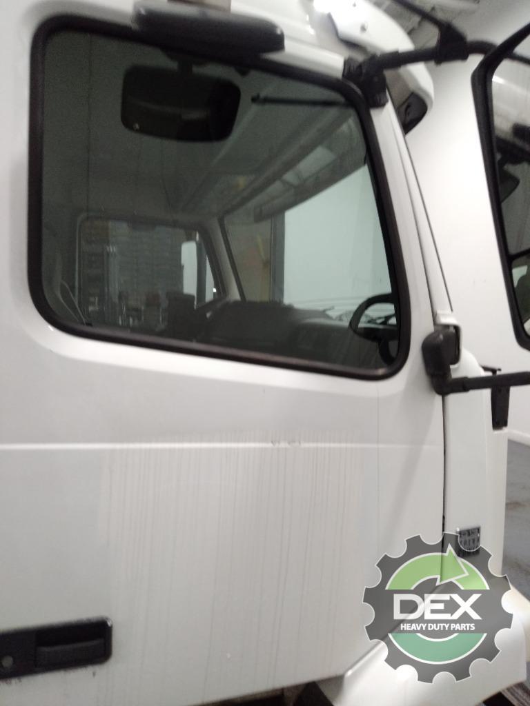 Volvo VNM groomed Daycab OEM 21134493D21