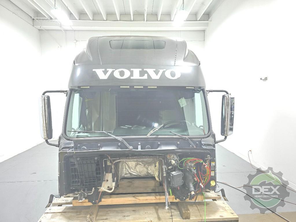 Volvo VNL670 groomed sleeper cab OEM 20413815