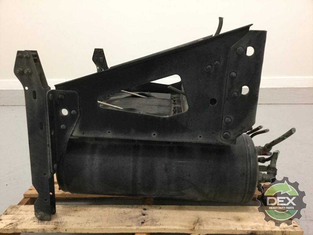 Volvo VNL steel battery box with x3 steel air tanks OEM 21043167D55