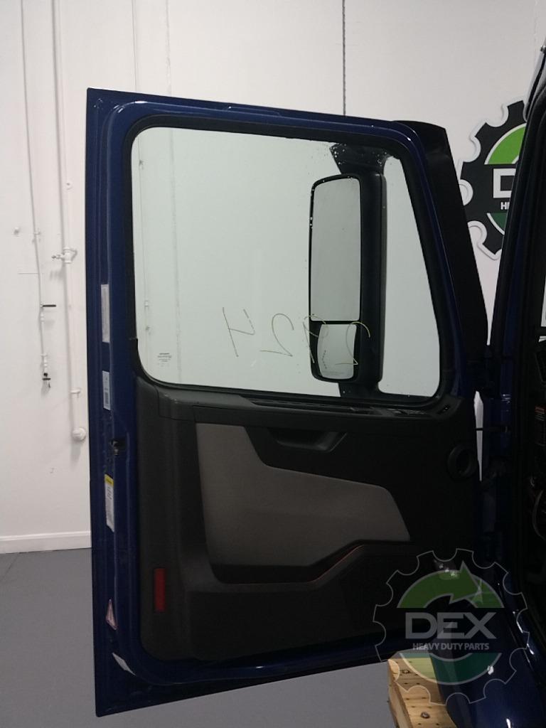 Volvo VNR640 complete groomed sleeper cab OEM 78517020D1