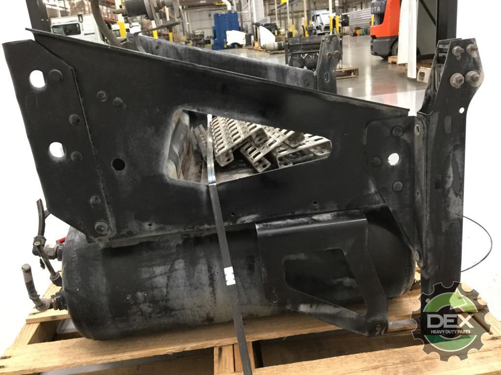 Volvo VNL steel battery box with 3 air tanks 2x OEM 21043167D56