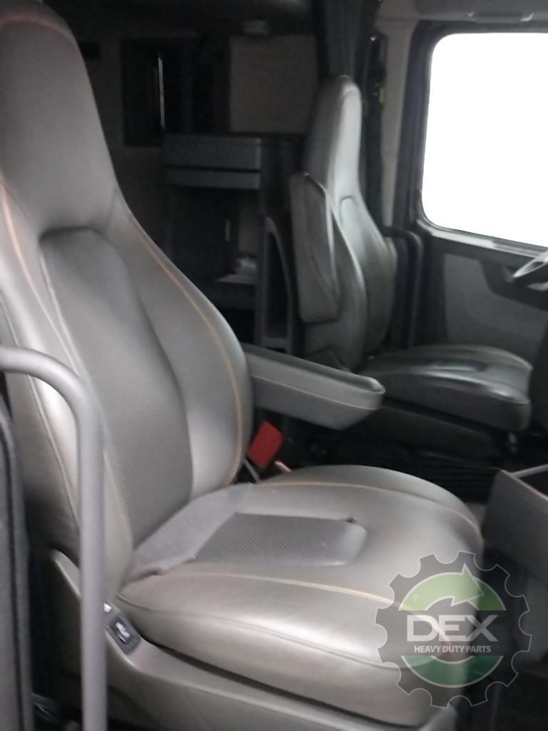 Volvo VNR640 complete groomed sleeper cab OEM 82660501