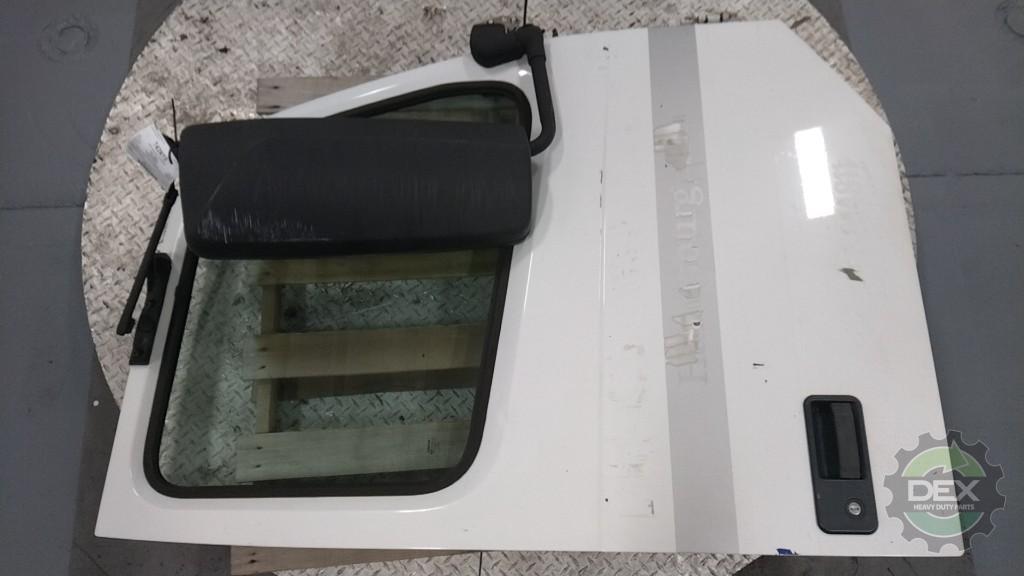Volvo VNL RH door assembly white with brown interior OEM 22035911D9