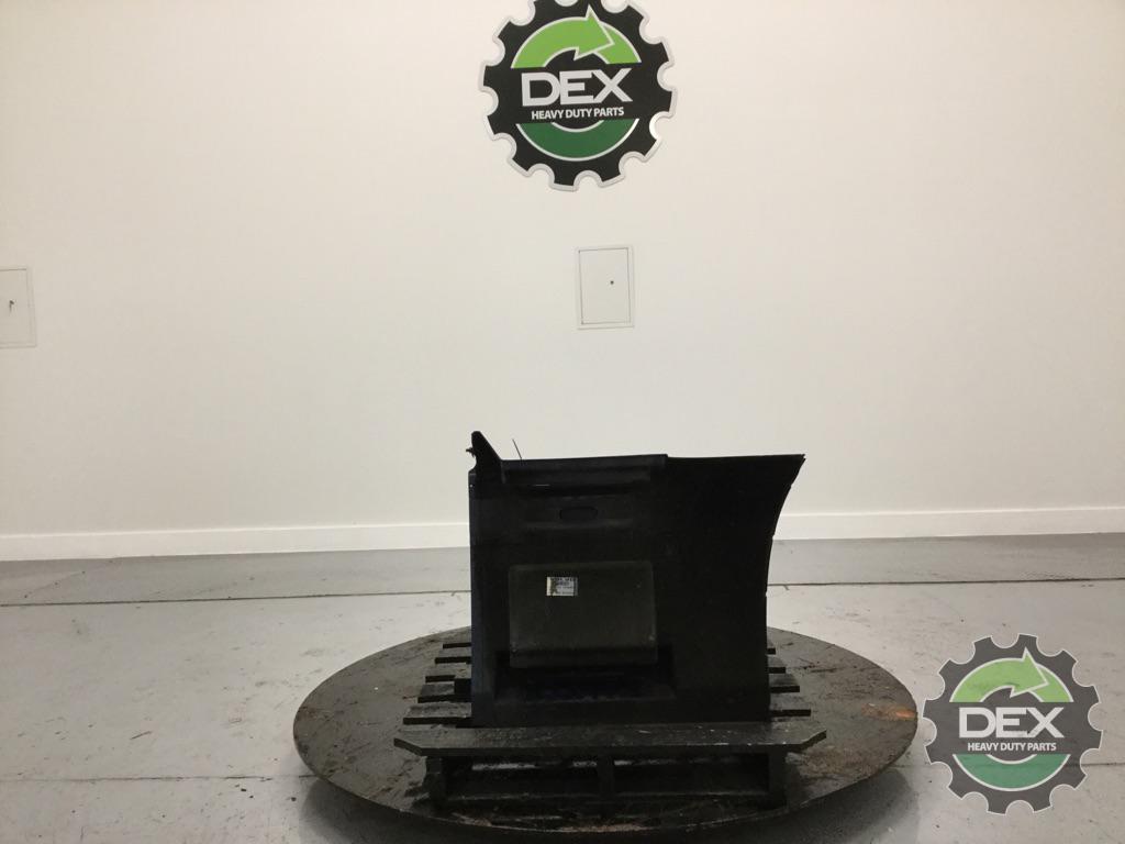 Volvo VNL RH rear chassis fairing OEM 20500500