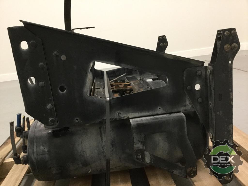 Volvo VNL steel battery box with x3 steel air tanks OEM 21043167D59