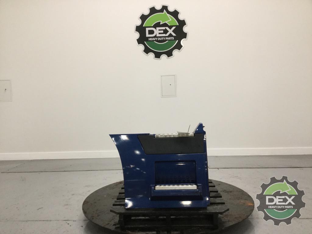 Volvo VNL RH rear chassis fairing OEM 20500500