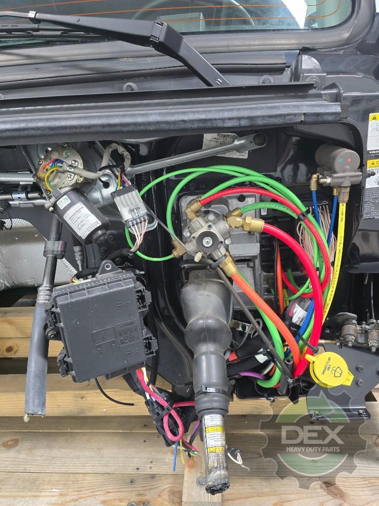 Volvo VNR640 complete groomed sleeper cab OEM 78517020