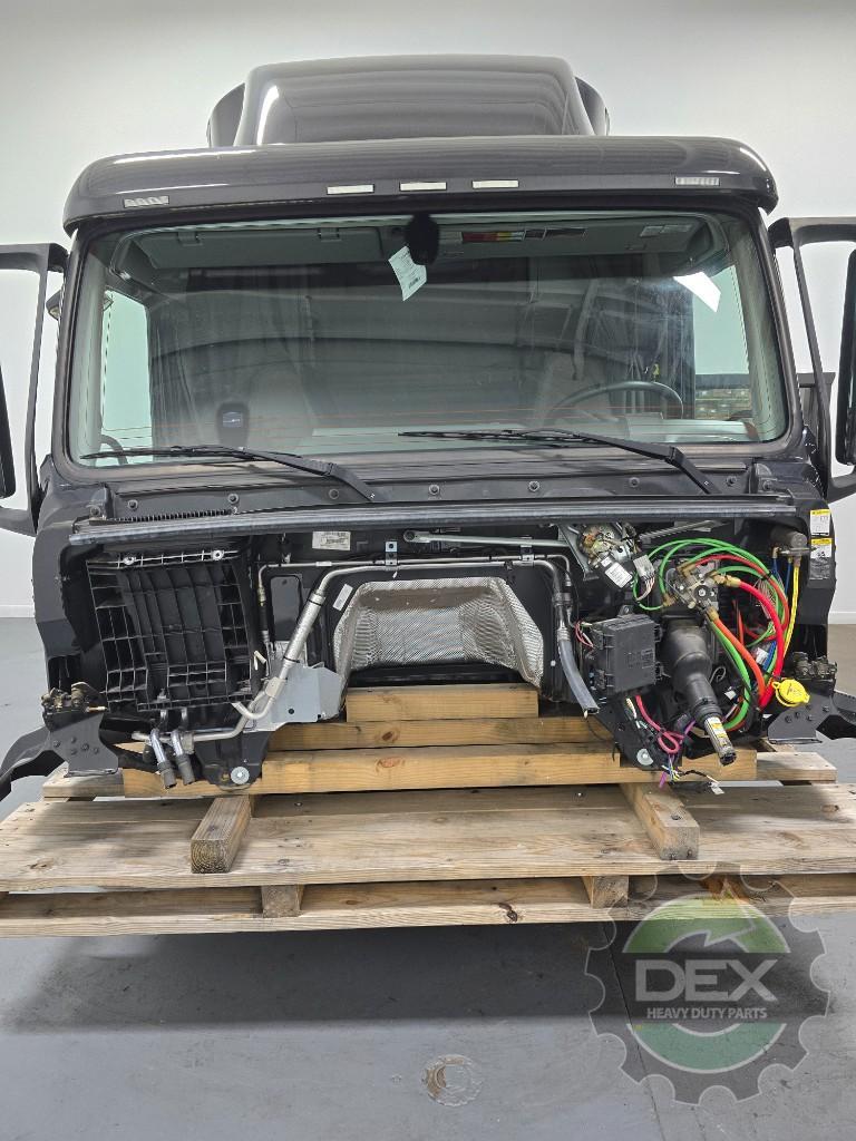 Volvo VNR640 complete groomed sleeper cab OEM 78517020