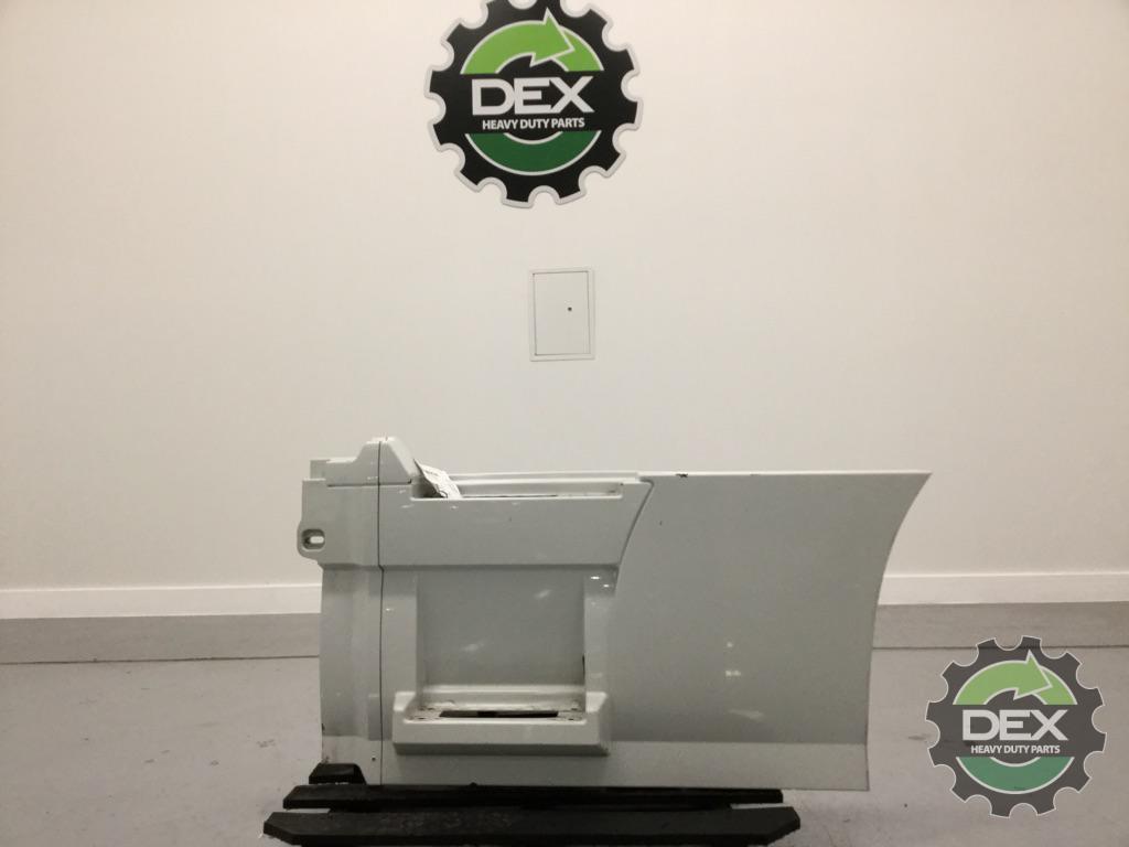 Volvo VNL LH Rear chassis fairing with steps 52" 82490512 OEM