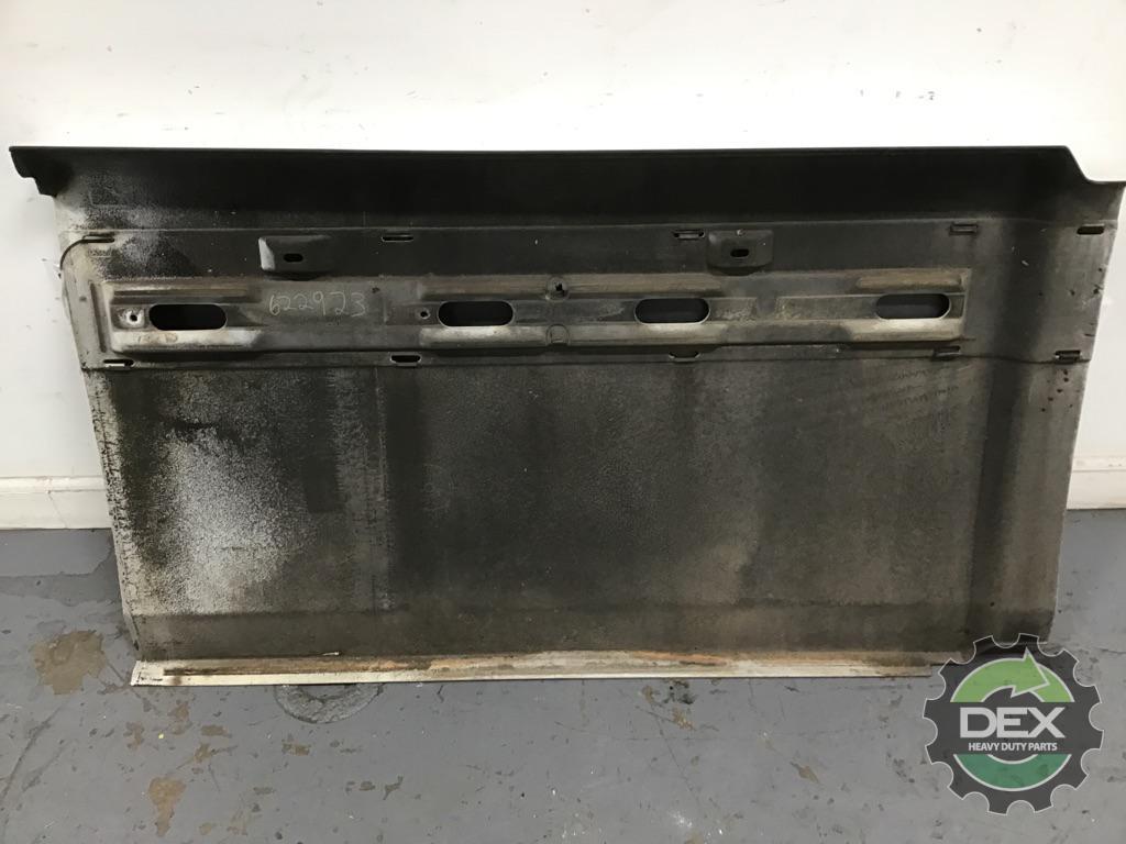 Volvo VNL LH Middle / rear chassis fairing OEM 20500454