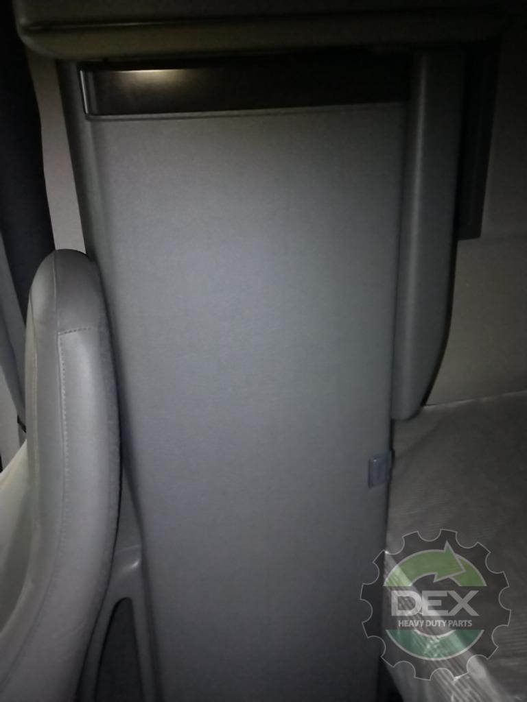 Volvo VNR640 complete groomed sleeper cab OEM 82660501