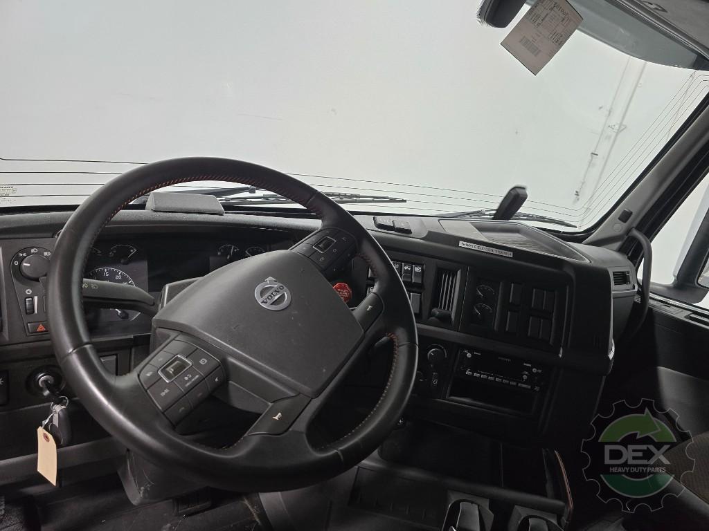 Volvo VNR640 complete groomed sleeper cab OEM 78517020