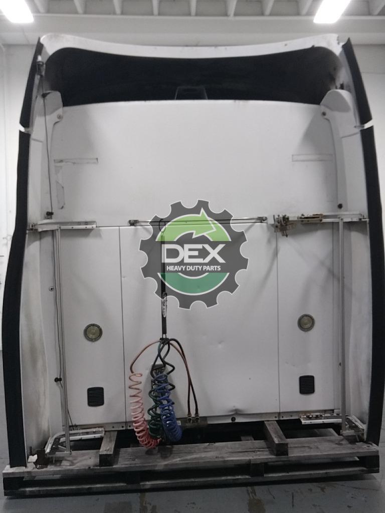 Complete KW T2000 groomed sleeper cab OEM - Second Truck Parts
