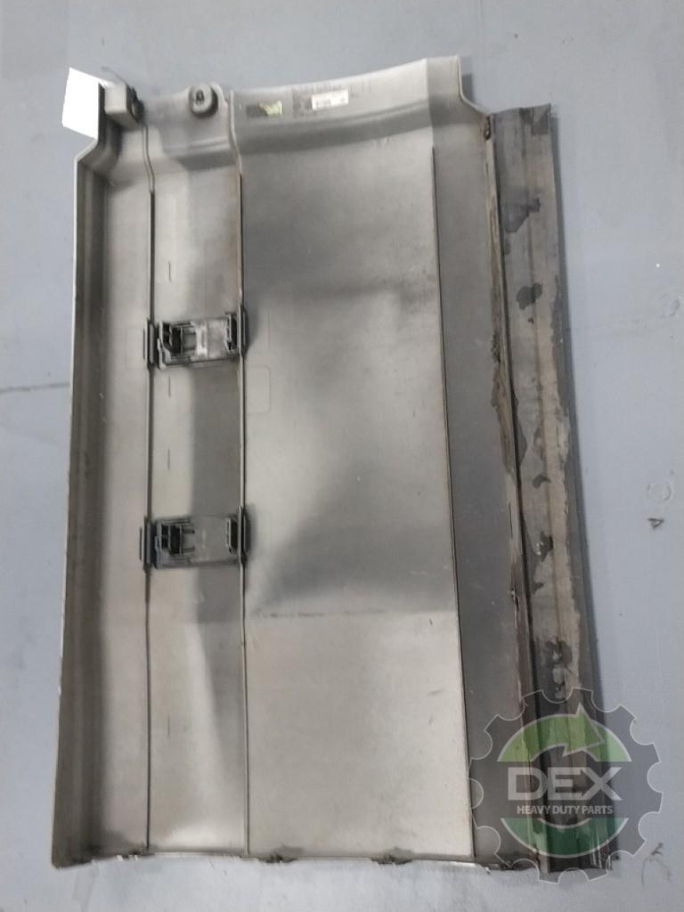 Volvo VNL LH rear / middle chassis fairing with steps OEM 82741811