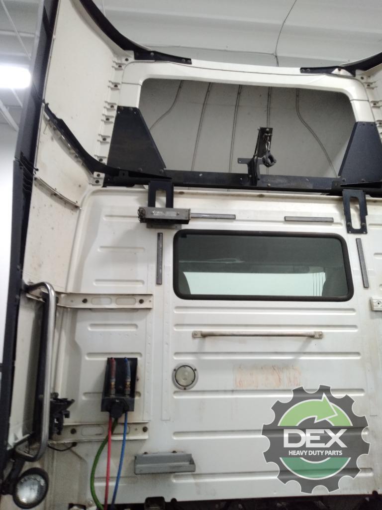 Volvo VNM groomed Daycab OEM 21134493D21