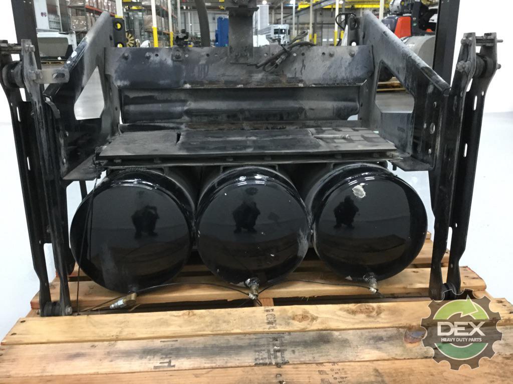 Volvo VNL steel battery box with x3 air tanks 2x 21183543 OEM DDD4