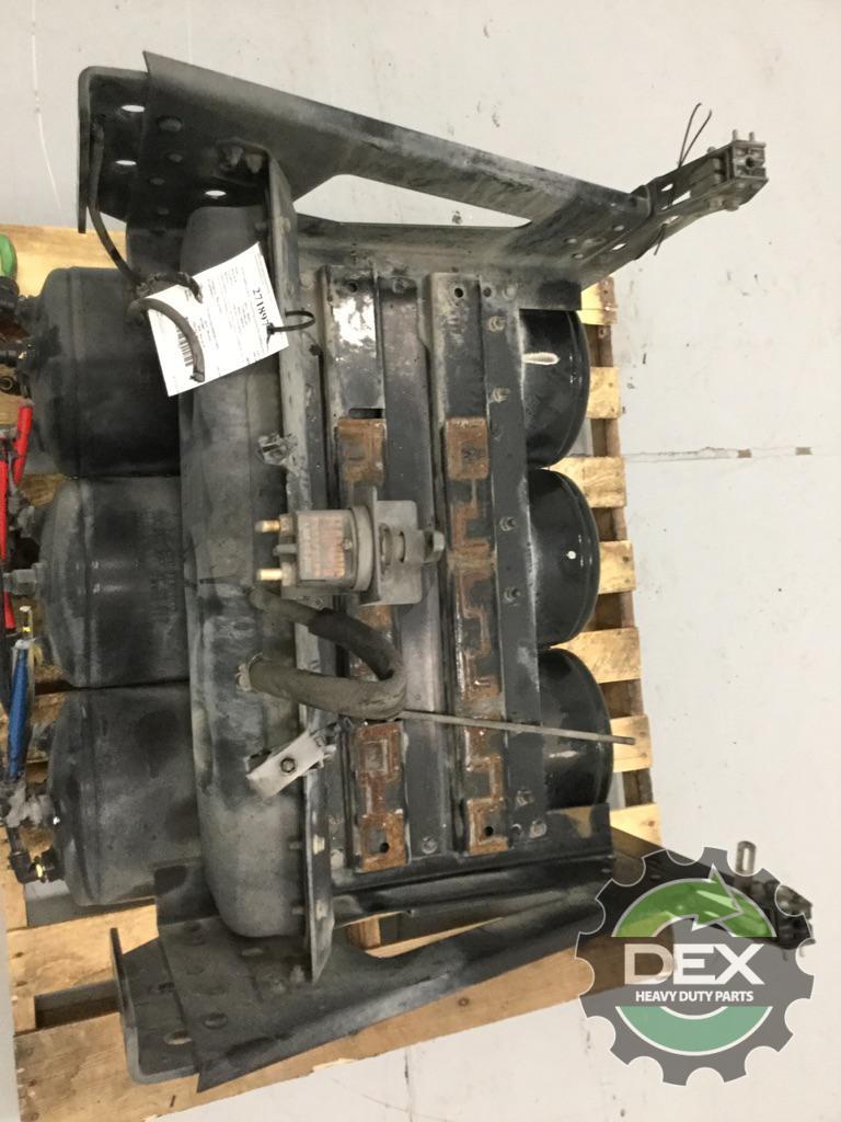 Volvo VNL steel battery box21043167 with x3 steel air tanks x2