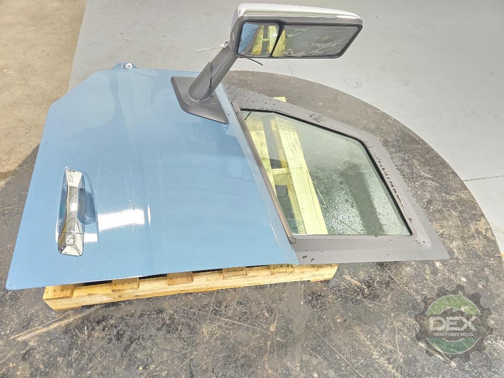 Volvo VNL LH door assembly OEM 78492125D16