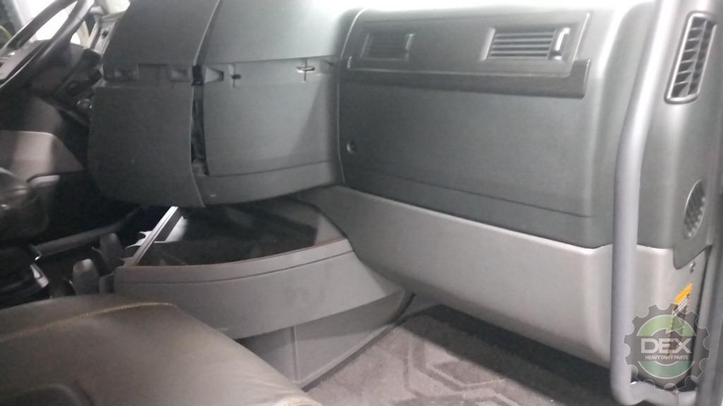 Volvo VNL860 groomed sleeper cab OEM 84749398