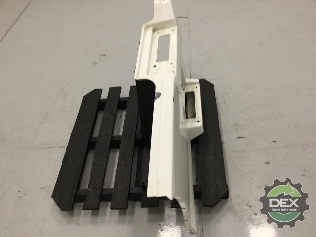 Volvo VNL RH front chassis fairing with latches and steps 52" OEM DDD3