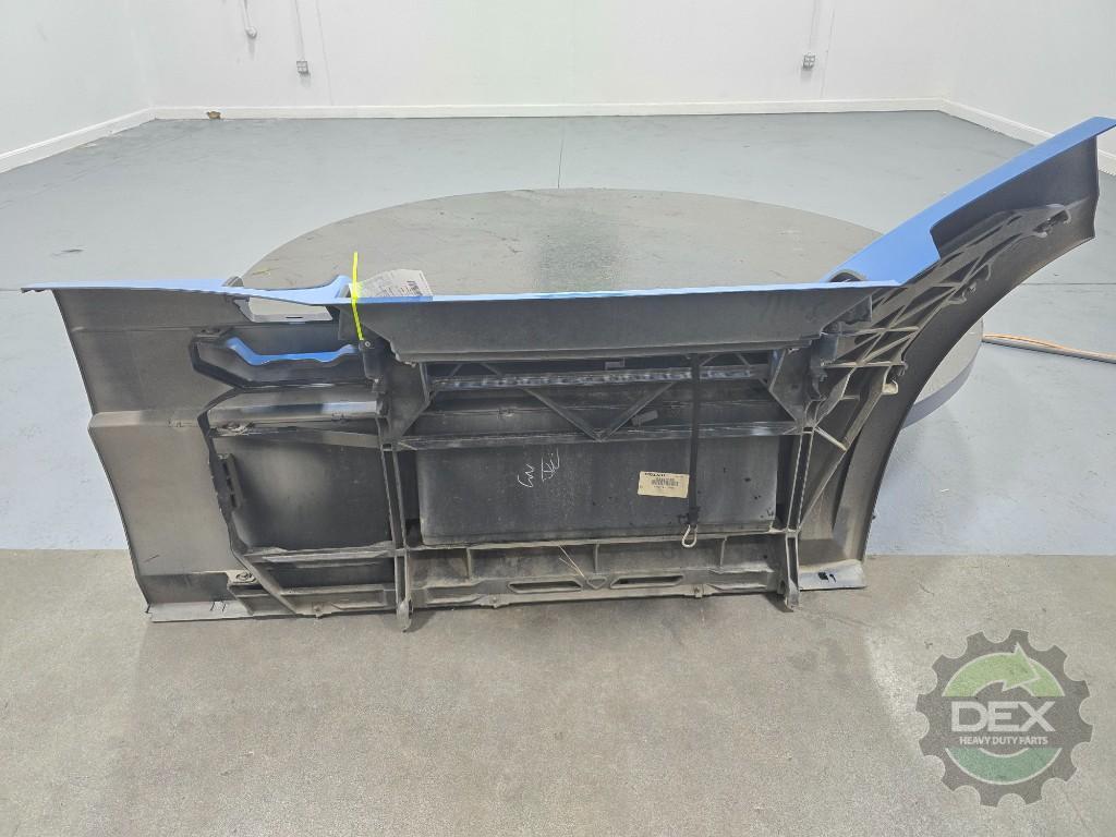 Volvo VNL LH front chassis fairing with steps OEM 82487576D3