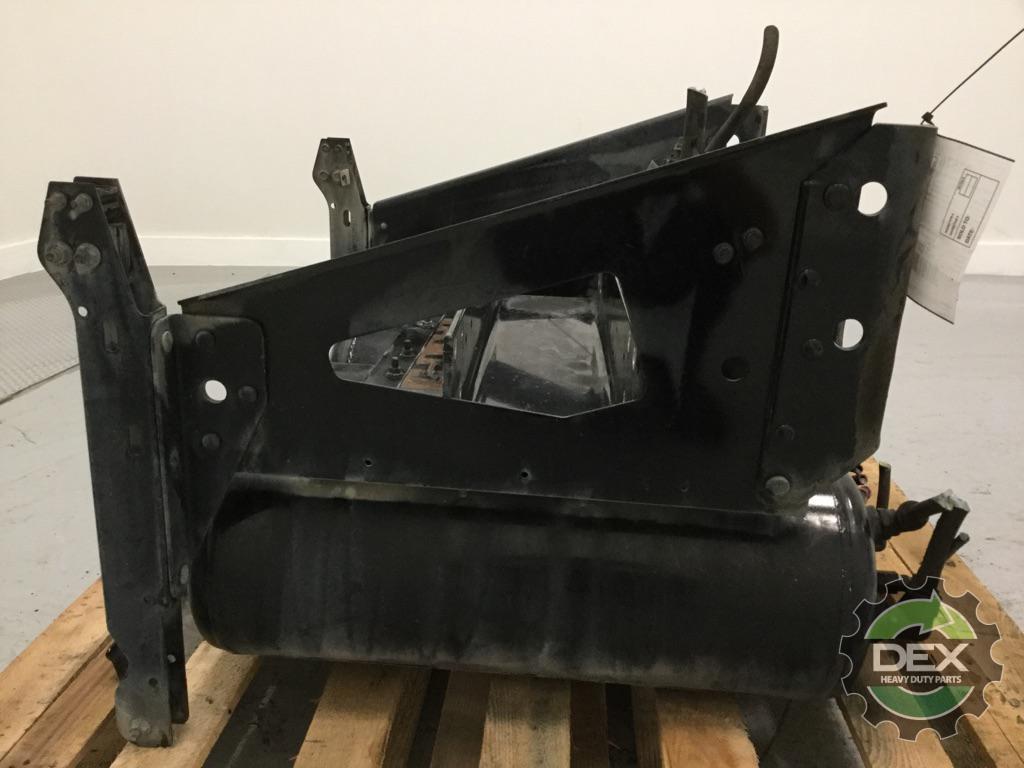 Volvo VNL steel battery box with x3 air tanks 2x 21183543 OEM DDD8