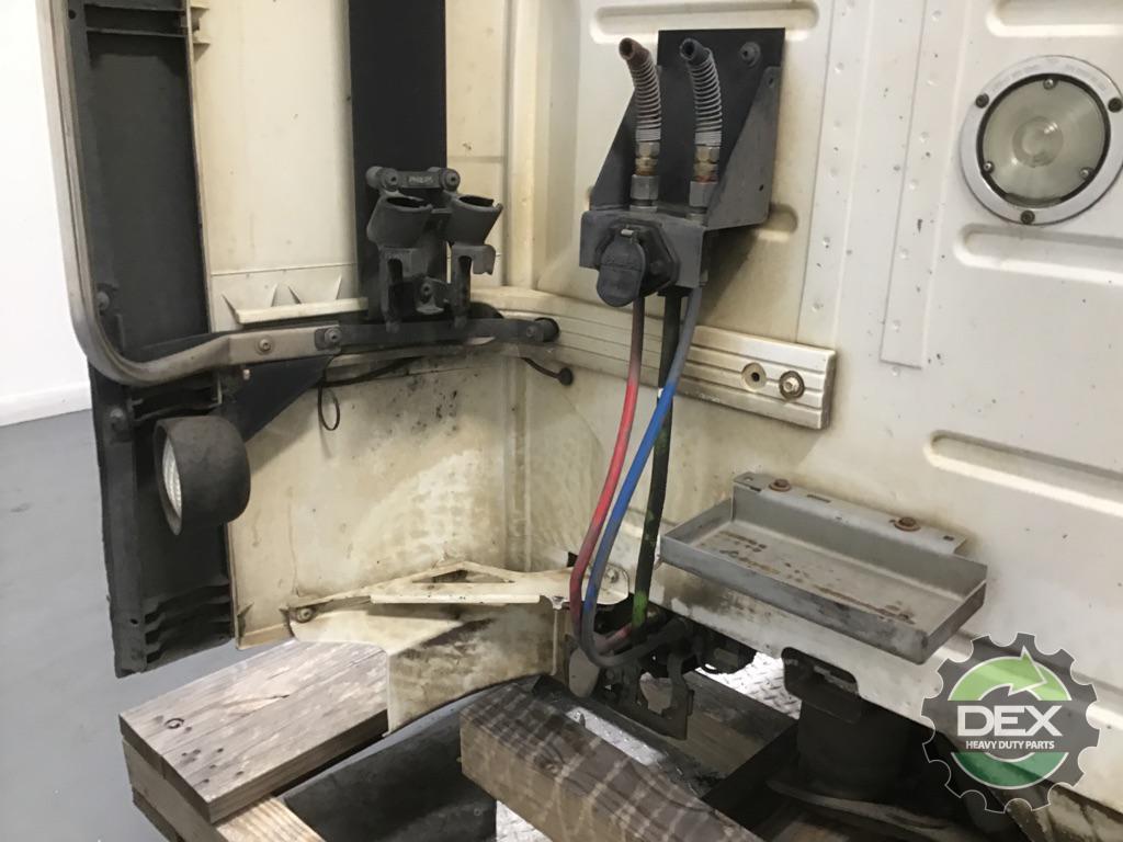 Volvo VNM groomed Daycab OEM 21134493D32