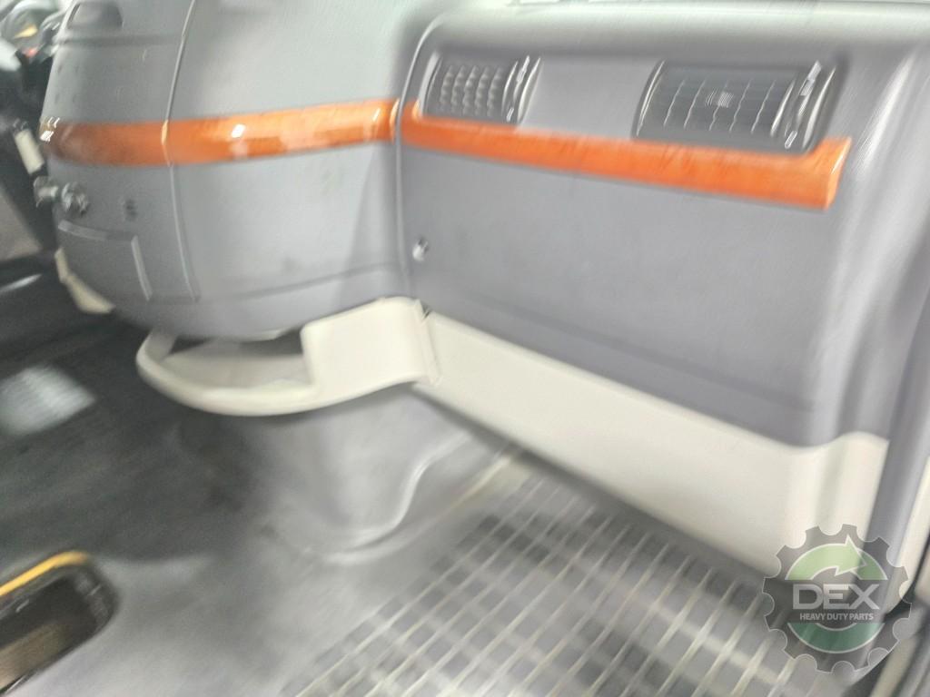 Volvo VNL670 groomed sleeper cab OEM 20413815