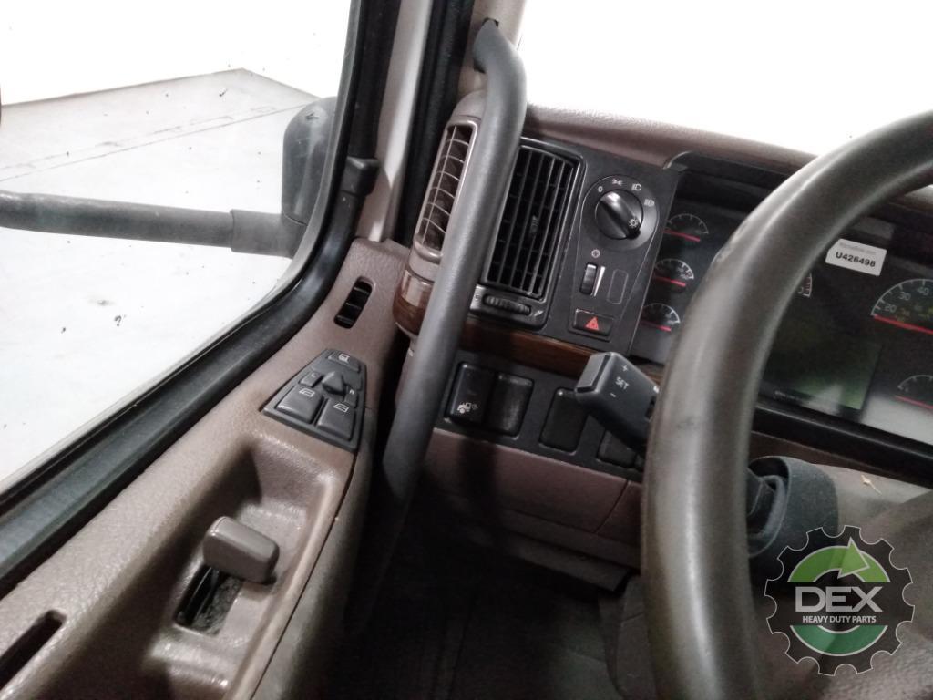 Volvo VNM groomed Daycab OEM 21134493D39