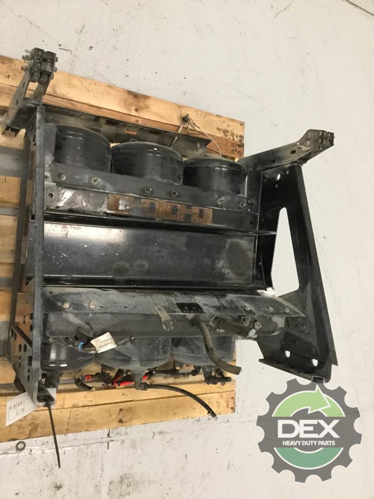 Volvo VNL steel battery box with x3 air tanks 2x 21183543 OEM DDD8