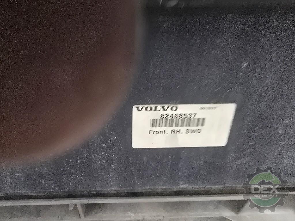 Volvo VNL RH front chassis fairing with steps OEM 82488537D2