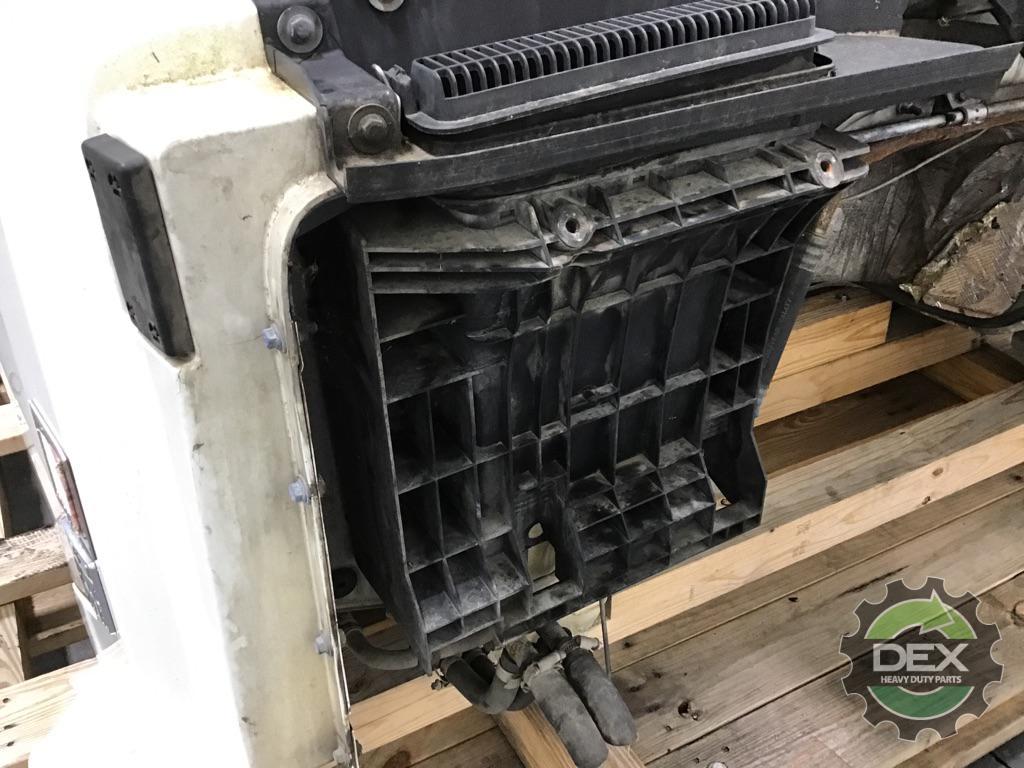 Volvo VNL670 complete groomed sleeper cab OEM 20413812D14