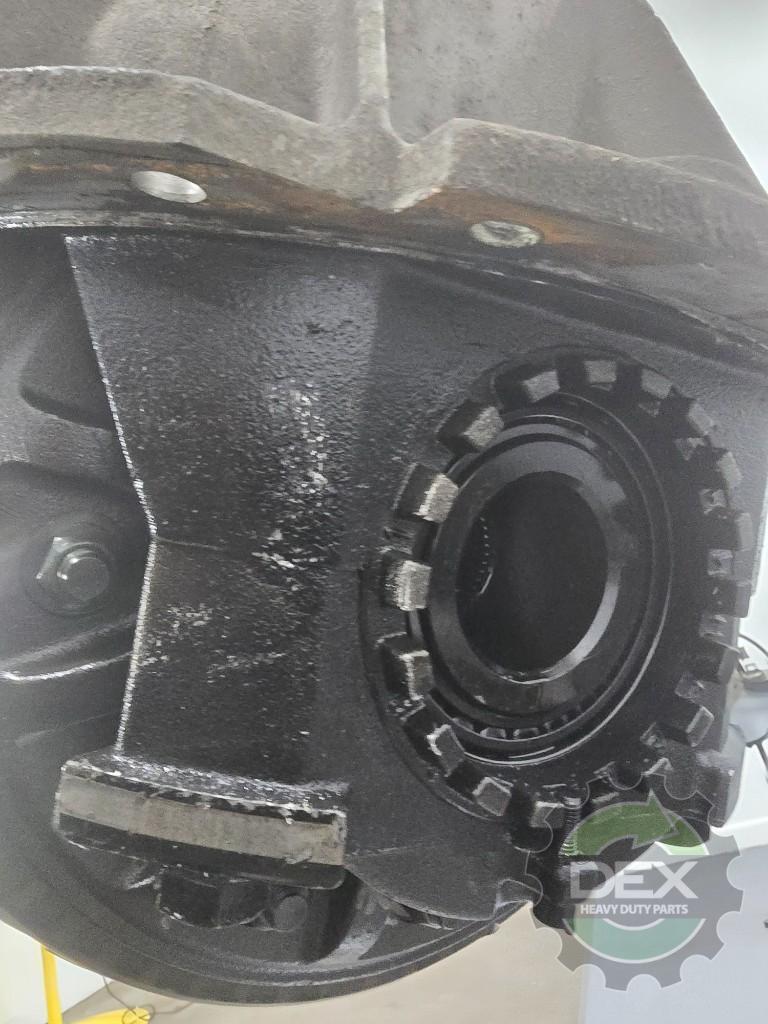 Mack Meritor RS23-160 single rear axle carrier in 2 OEM - Second Truck Parts