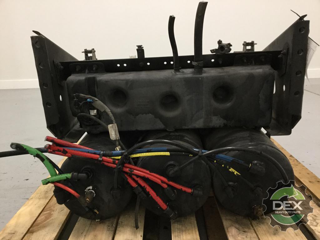 Volvo VNL steel battery box P/N 21042167 with x3 steel air tanks P/N