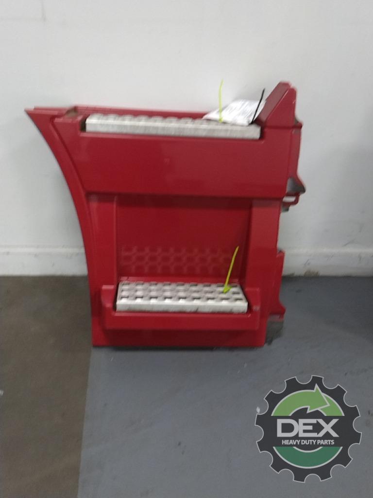 Volvo Volvvo RH rear chassis fairing with steps OEM 20982718