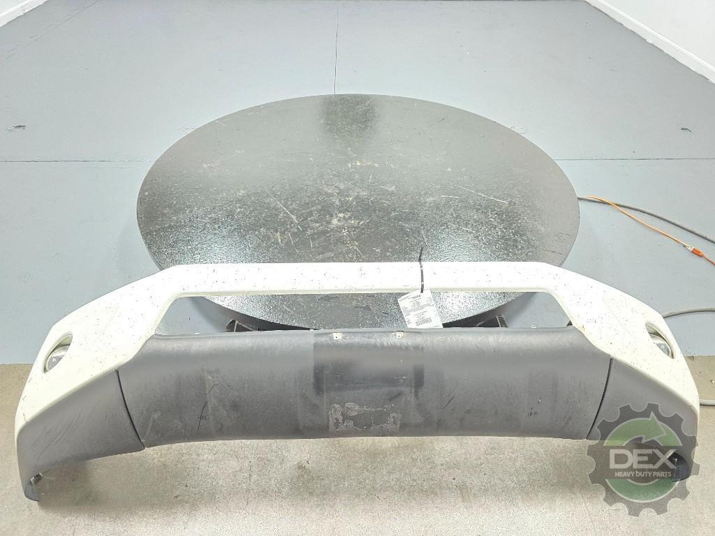 Volvo VNR 3 piece bumper assembly with fog lights OEM 82761955D1