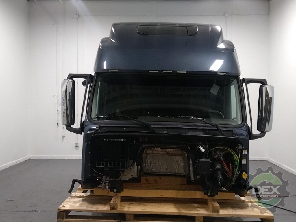 Volvo VNL780 sleeper cab OEM 20801803