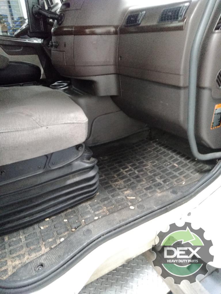 Volvo VNM groomed Daycab OEM 21134493D21