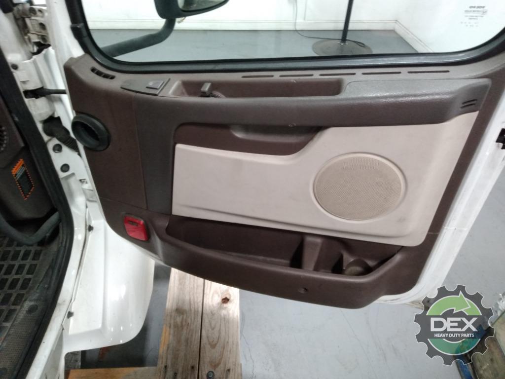 Volvo VNM groomed Daycab OEM 21134493D39