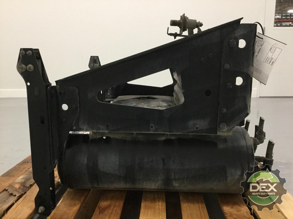 Volvo VNL steel battery box with x3 air tanks 2x 21183543 OEM DDD4