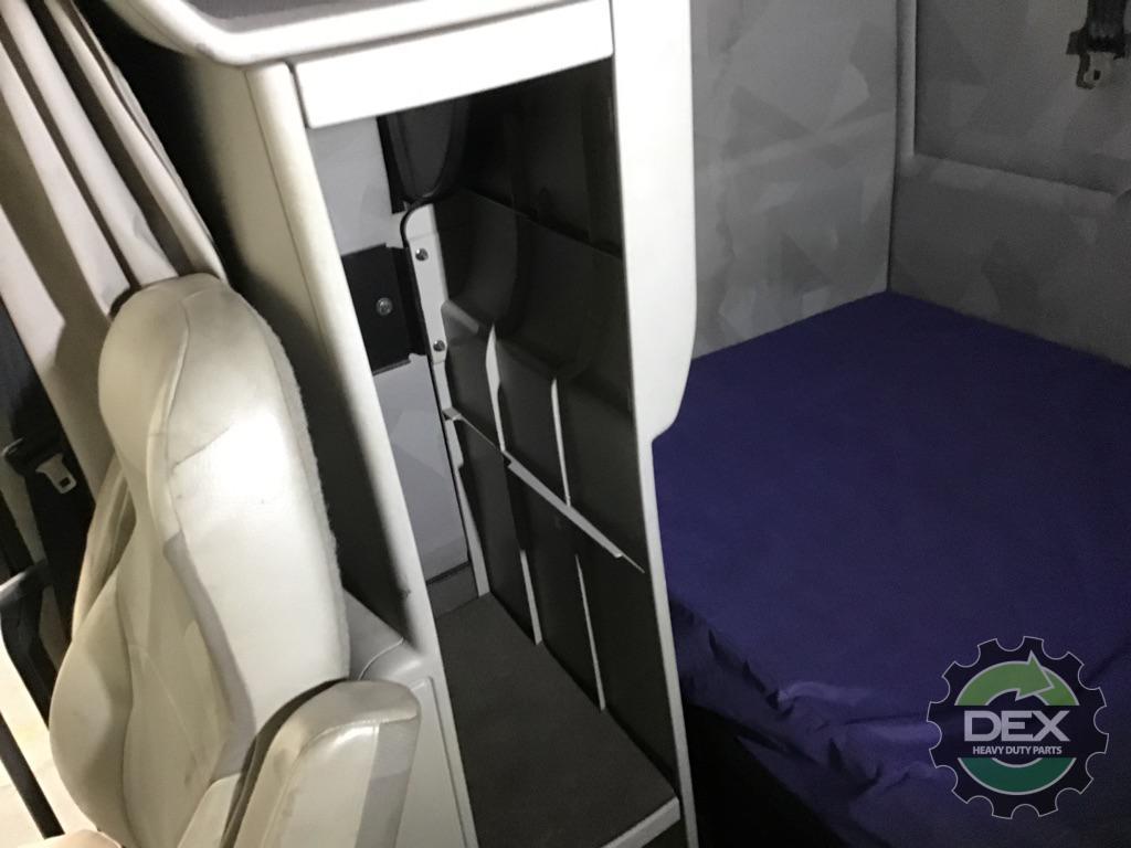 Volvo VNL670 complete groomed sleeper cab OEM 20413812D14