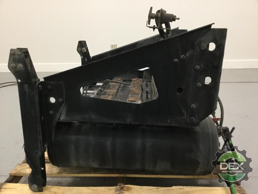 Volvo VNL steel battery box21043167 with x3 steel air tanks x2