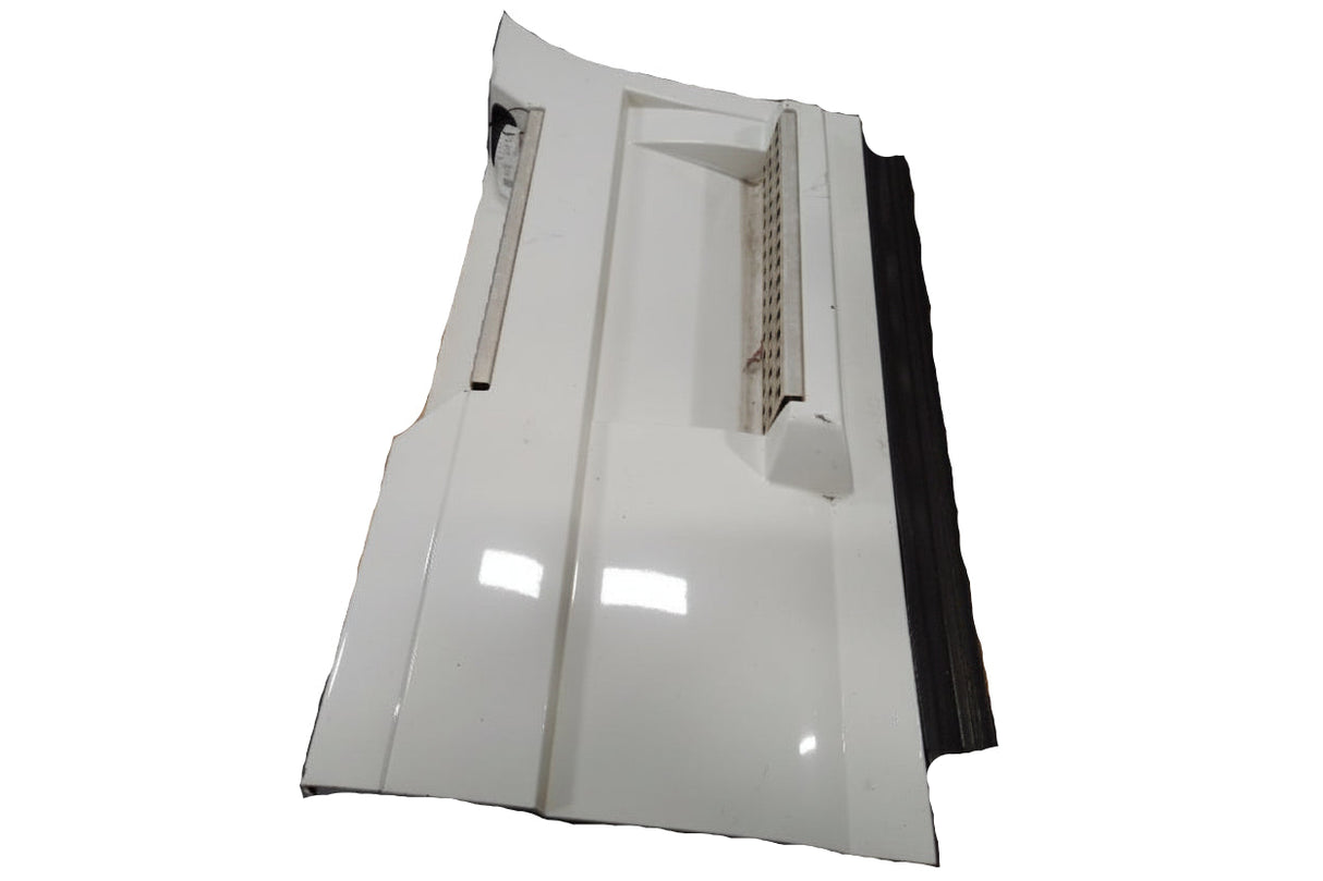 Volvo RH chassis fairing with steps OEM 82752235 - Second Truck Parts