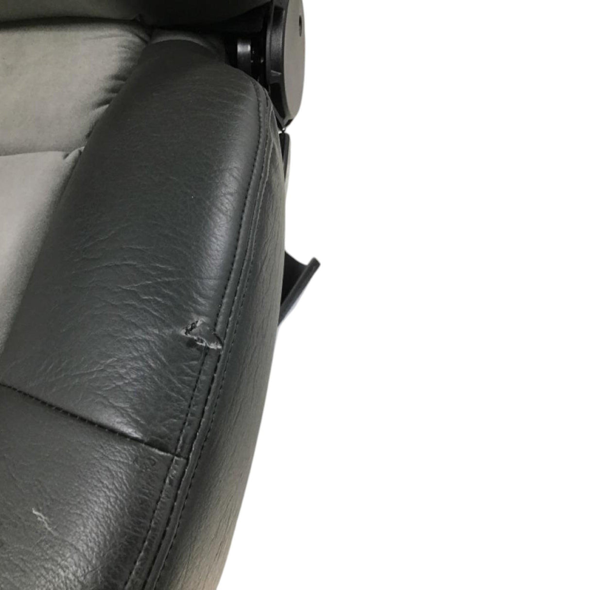 23823010 Genuine Mack Drivers Seat - Second Truck Parts