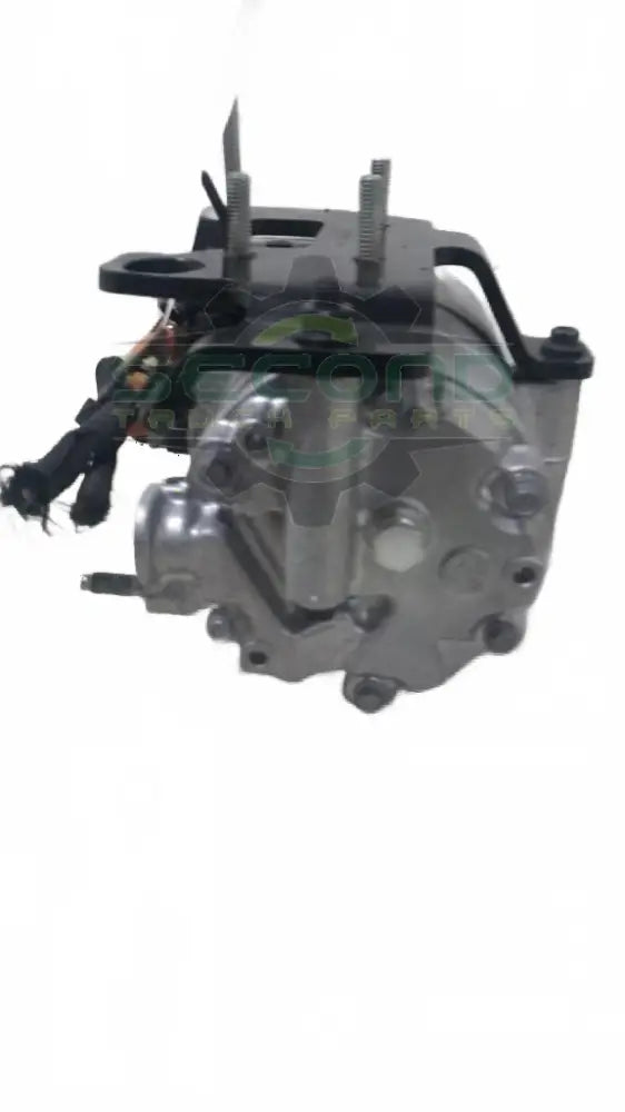 Volvo 24V chassis mounted a/c compressor OEM 84192003D7 - Second Truck Parts
