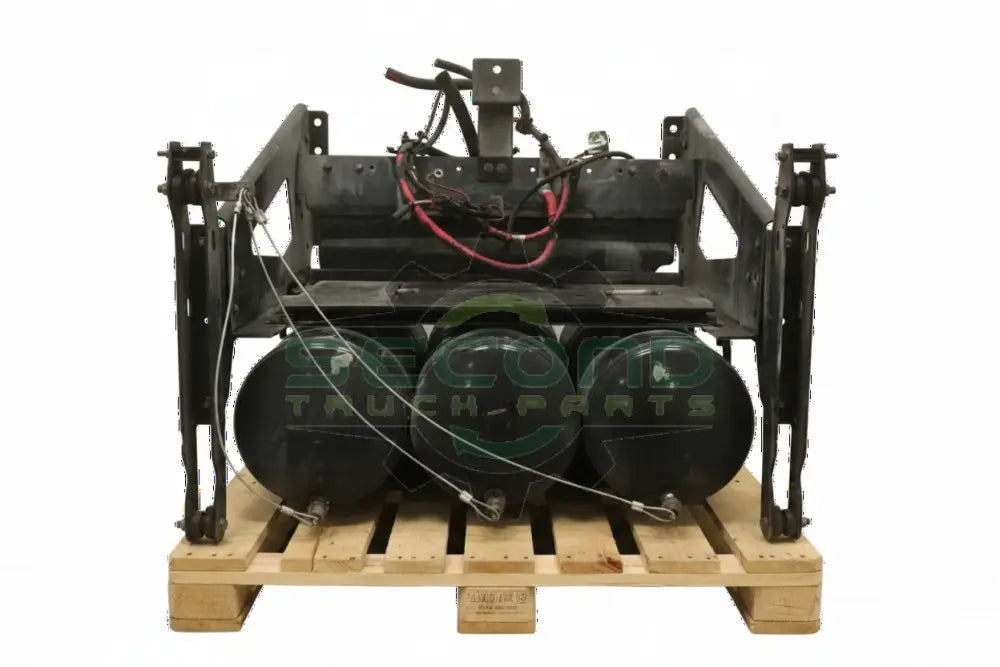 Volvo Complete steel battery box with x3 air tanks Shelf 21043167 DDD2 - Second Truck Parts