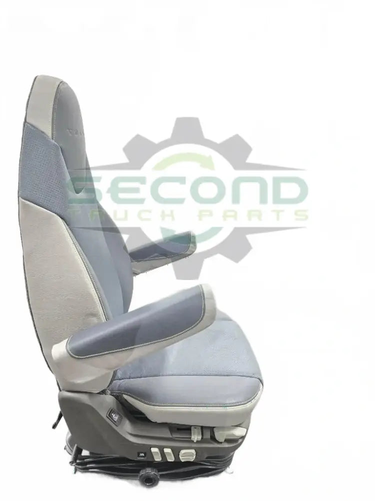 Volvo Premium seat OEM 26023855 - Second Truck Parts