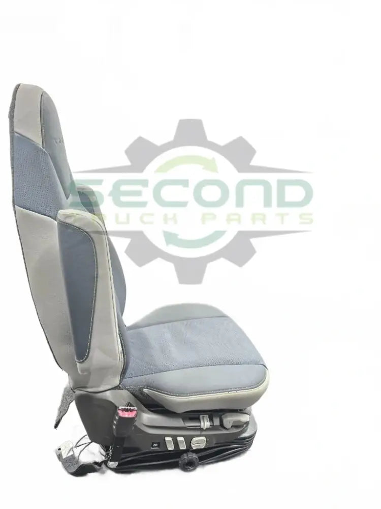 Volvo Premium seat OEM 26023855D4 - Second Truck Parts