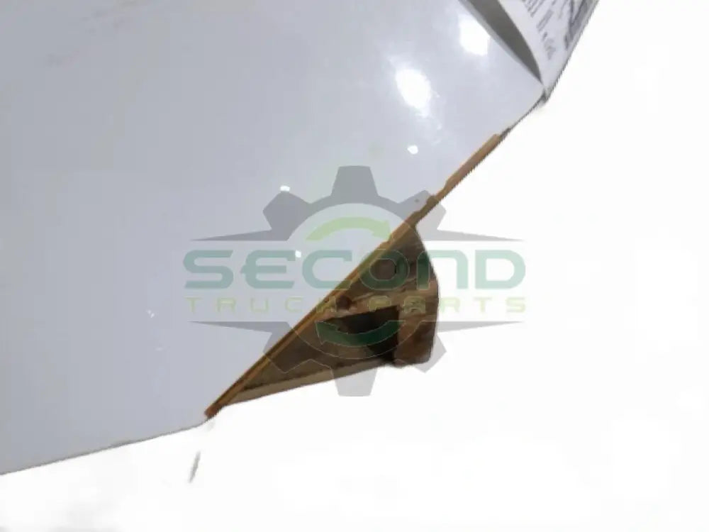 Volvo RH side door OEM 22674777 - Second Truck Parts