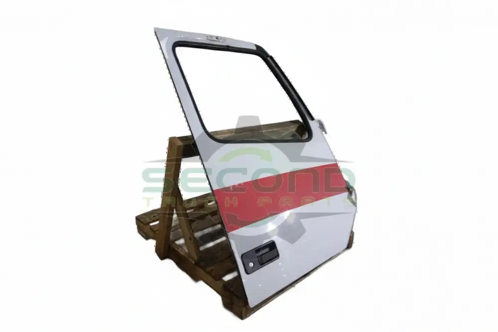 Volvo RH side door OEM 22674777 - Second Truck Parts